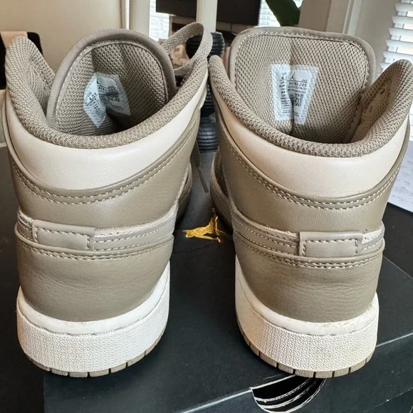 AIR JORDAN 1 MID GRADE SCHOOL 4.5